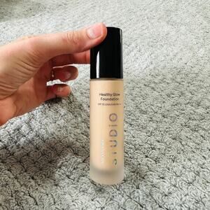 Amway Artistry STUDIO Healthy Future Glow Foundation SPF 15 Shade #3 30ML Light